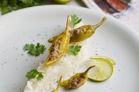 Фото к рецепту: Фаршированные острые перцы по-тайски.