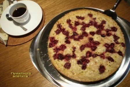 Фото к рецепту: Ореховый торт с вишней