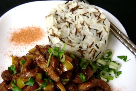 Фото к рецепту: Стир-фрай из свинины с грибами и сладким перцем, с рисом басмати mix от  «мистраль» за 15 минут