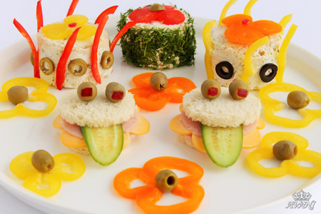 Фото к рецепту: Детские сэндвичи " лягушачье царство"