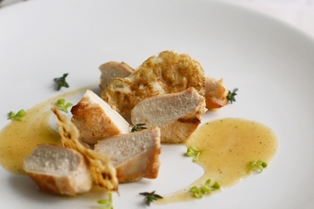 Фото к рецепту: Филе кролика с тимьяном и креветочным соусом