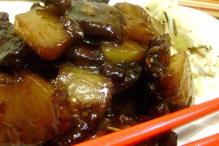 Фото к рецепту: Ароматная свинина с ананасами
