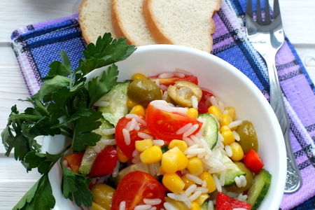 Фото к рецепту: Рисовый салат с овощами
