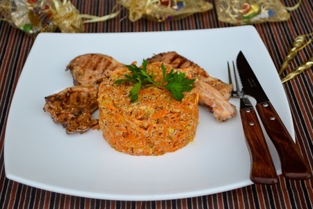 Фото к рецепту: Бараньи ребрышки с белорусским морковным салатом