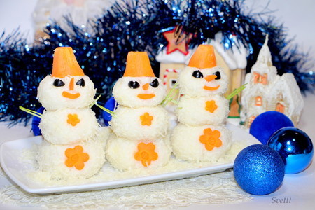 Фото к рецепту: Салат "веселые снеговики"