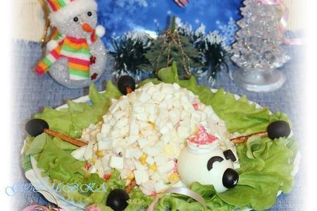Фото к рецепту: Салат с крабовыми палочками «овечка»