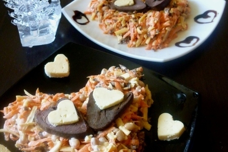 Фото к рецепту: Салат с морковью "сердешный"
