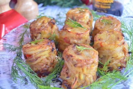 Фото к рецепту: Картофельные мини-кугели с кальмарами