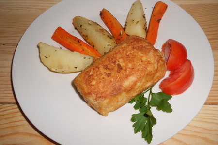 Фото к рецепту: Филе морского языка в кляре с запечёнными овощами