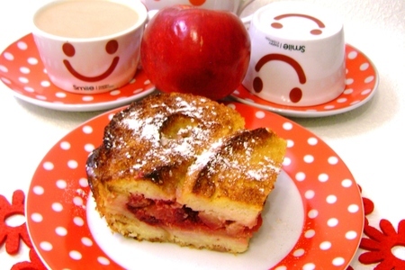 Фото к рецепту: Ароматная шарлотка с яблоками и брусникой. для наташи-krisenok.