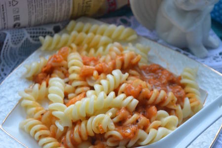 Паста с креветками в томатном соусе
