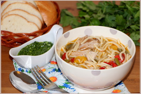 Фото к рецепту: Средиземноморский суп с кроликом, овощами и spaghetti 