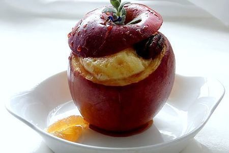 Фото к рецепту: Печёные  яблоки с кремом из маскарпоне