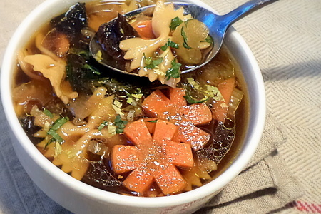 Фото к рецепту: Грибной суп с пастой "бантики, цветочки, звездочки.." для постного стола!