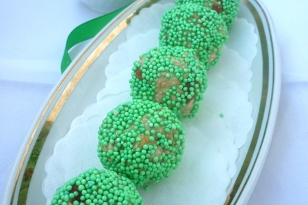 Фото к рецепту: Творожно-карамельные конфеты