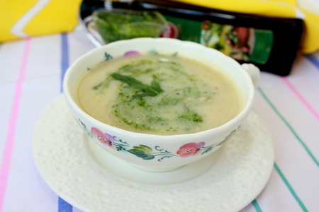 Фото к рецепту: Суп-пюре из репы и молодого картофеля 