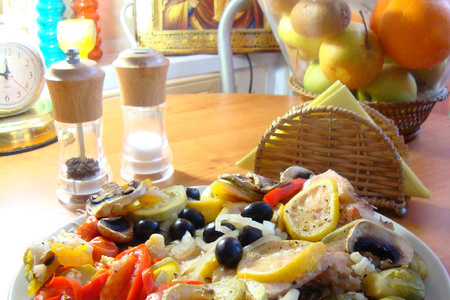 Фото к рецепту: Морской окунь с овощами