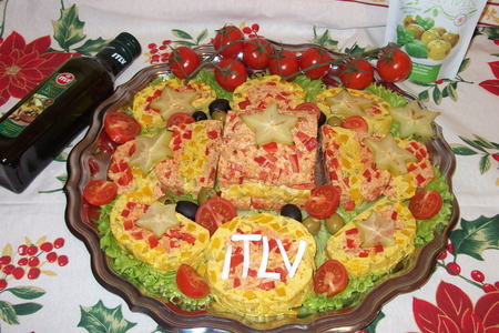 Фото к рецепту: "itlviva españa" куриный рулет с болгарским перцем и оливками 