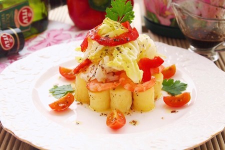 Фото к рецепту: Салат с картофелем и креветками
