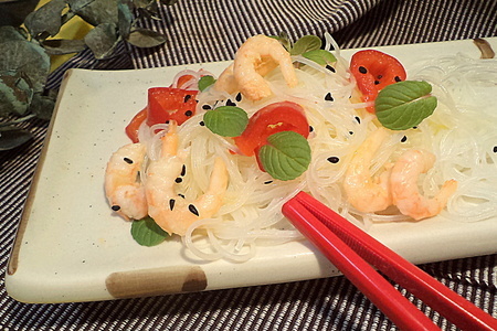Фото к рецепту: Фунчеза  с креветками, мятой и черным тмином. легкое эффектное блюдо за 5 минут!