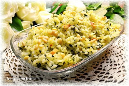 Фото к рецепту: Рассыпчатый рис с беконом и шпинатом