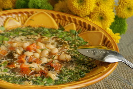 Фасолевый суп с обжаренным щавелем и сливками