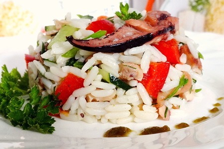 Фото к рецепту: Салат с копченым осьминогом