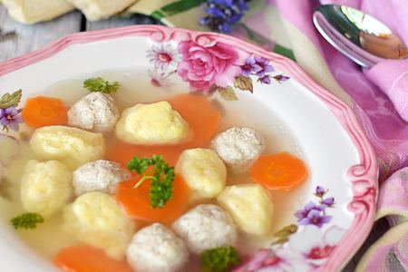 Фото к рецепту: Датский суп с двойными клецками.