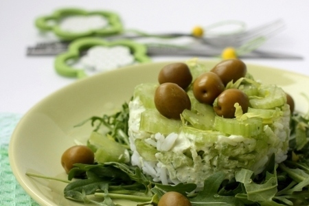 Фото к рецепту: Рисовый салат с редькой и сельдереем из серии "зелёненький он был"