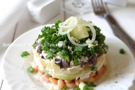 Фото к рецепту: Салат из белой фасоли с утиными желудками и ананасом
