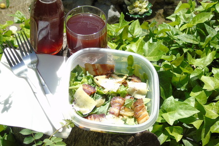 Фото к рецепту: Салат с руколой и беконом