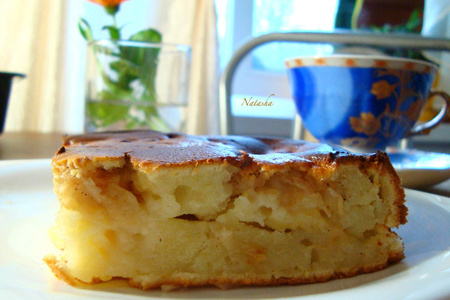 Фото к рецепту: Пирог яблочный на кефире (просто-быстро).