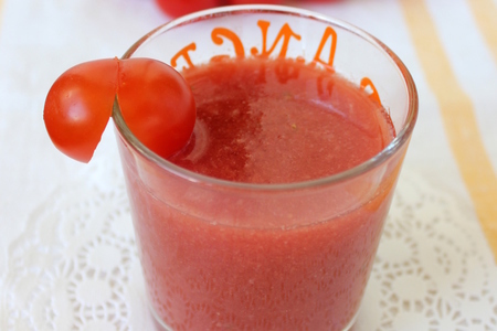 Фото к рецепту:  томатно-вишневый гаспачо