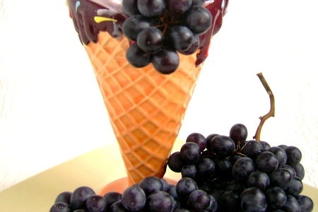Фото к рецепту: Мороженое сырное с виноградом