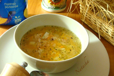 Фото к рецепту: Суп с консервированным тунцом и пшеном.