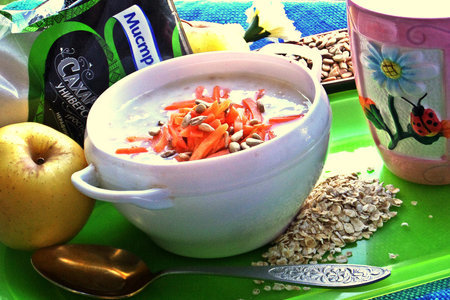 Фото к рецепту: Овсяный суп с морковью и семечками