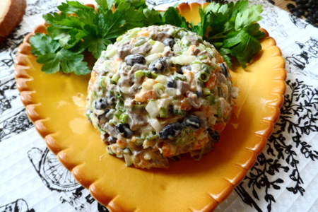 Фото к рецепту: Салат с фасолью и свиным сердцем