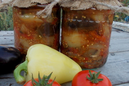 Фото к рецепту: Баклажаны с перцем и помидорами