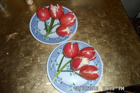 Фото к рецепту: Закуска "тюльпан" с моцареллой