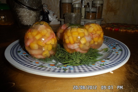 Фото к рецепту: Заливное "яйца фаберже" с креветками