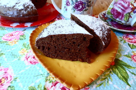 Фото к рецепту: Шоколадно-ванильный кекс с кабачком "лорик"
