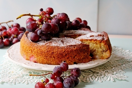 Фото к рецепту: Пирог с виноградом по рецепту дж.оливера