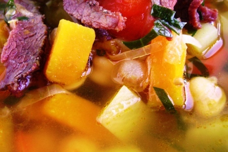 Фото к рецепту: Пряный суп из тыквы с нутом и овощами. воскресный тыквенный обед. фм