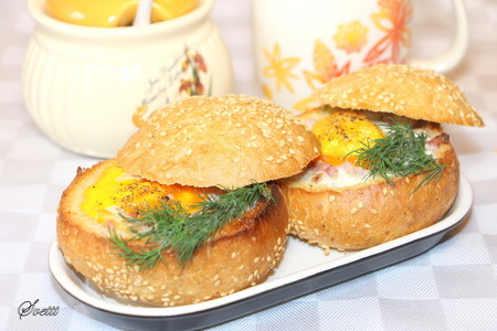 Фото к рецепту: Булочка бутербродная к завтраку (тест-драйв с окраиной)