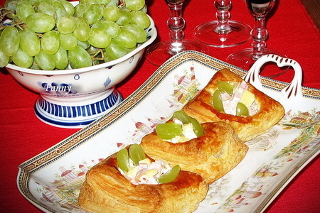 Фото к рецепту: Тарталетки из слоеного теста с салатом из ветчины.тест-драйв с "окраиной" 