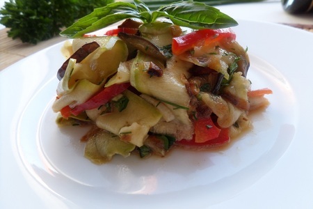 Фото к рецепту: Салат из кабачка и баклажана