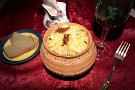 Фото к рецепту: Картофель со свининой в горшочках. тест-драйв с окраиной