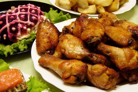 Фото к рецепту: Куриные крылышки в маринаде из кетчупа 