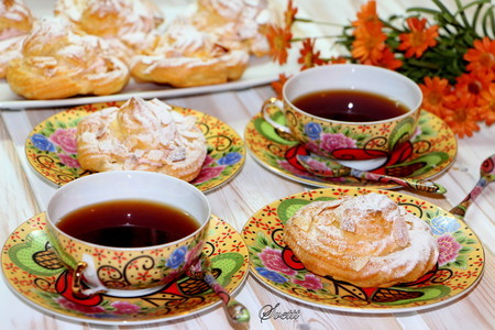 Фото к рецепту: Заварное пирожное с вишнево-творожным кремом "алёнушка" (с днем рождения!!!!!!)