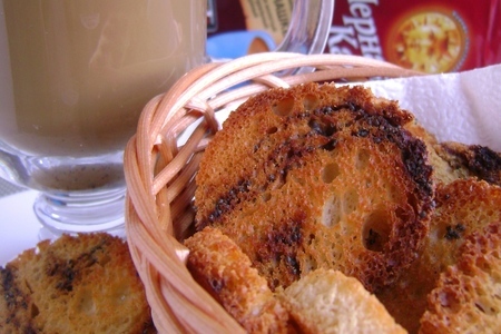 Фото к рецепту: Сдобные сухарики к кофе а-ля бискотти по-читински